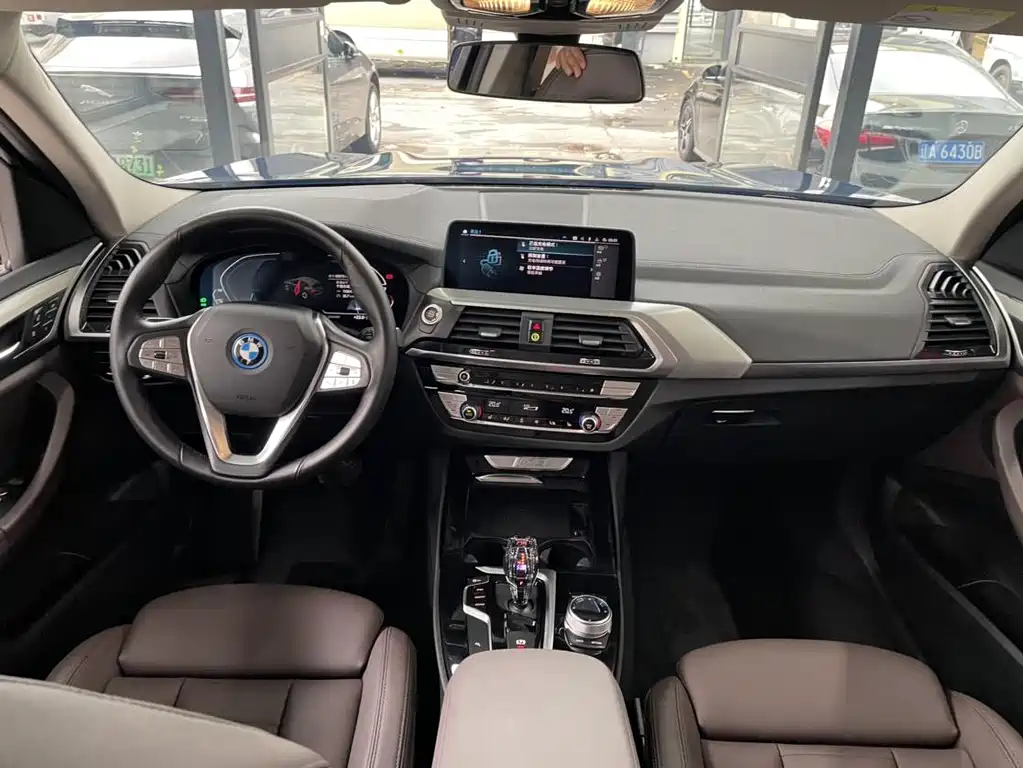 BMW iX3 — фото 18