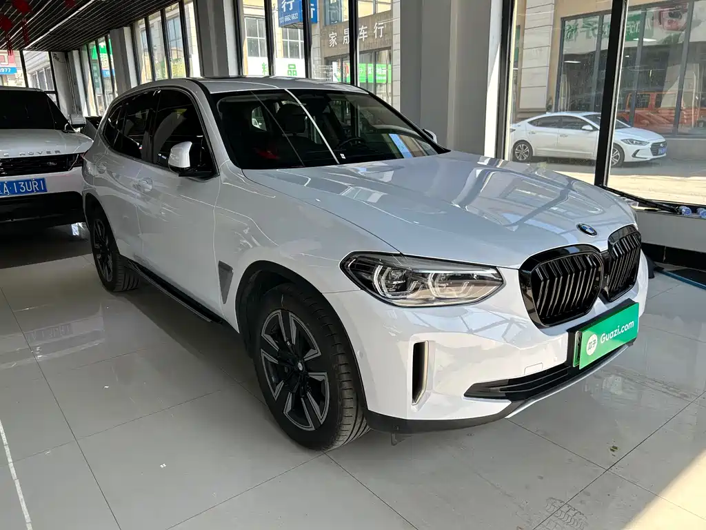 BMW iX3 — фото 3