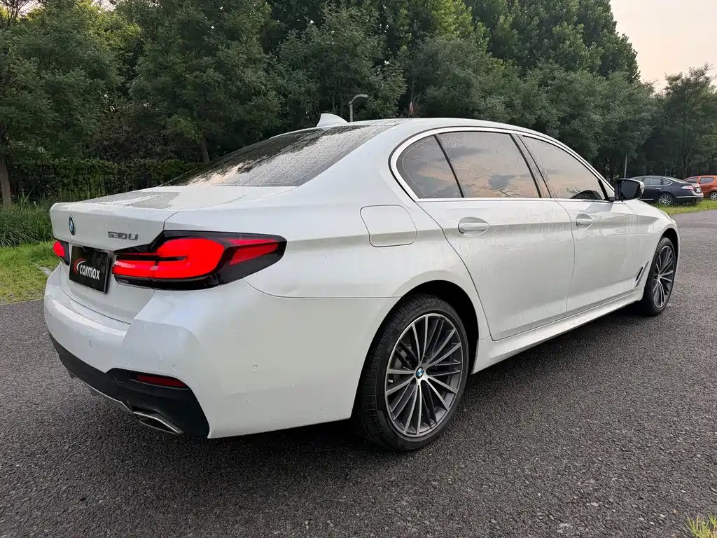 BMW 5 Series — фото 9