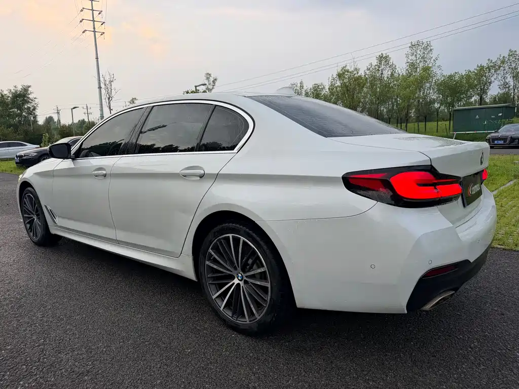 BMW 5 Series — фото 10