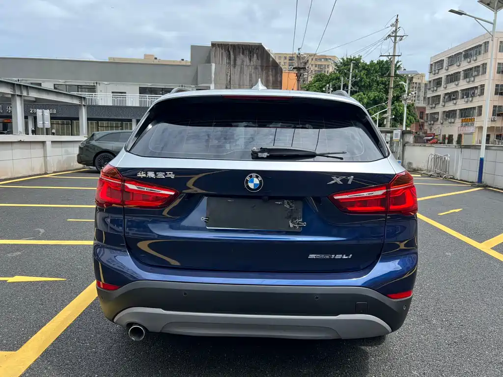 BMW X1 — фото 9