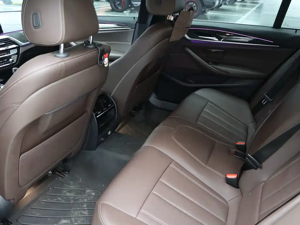 BMW 5 Series — фото 11