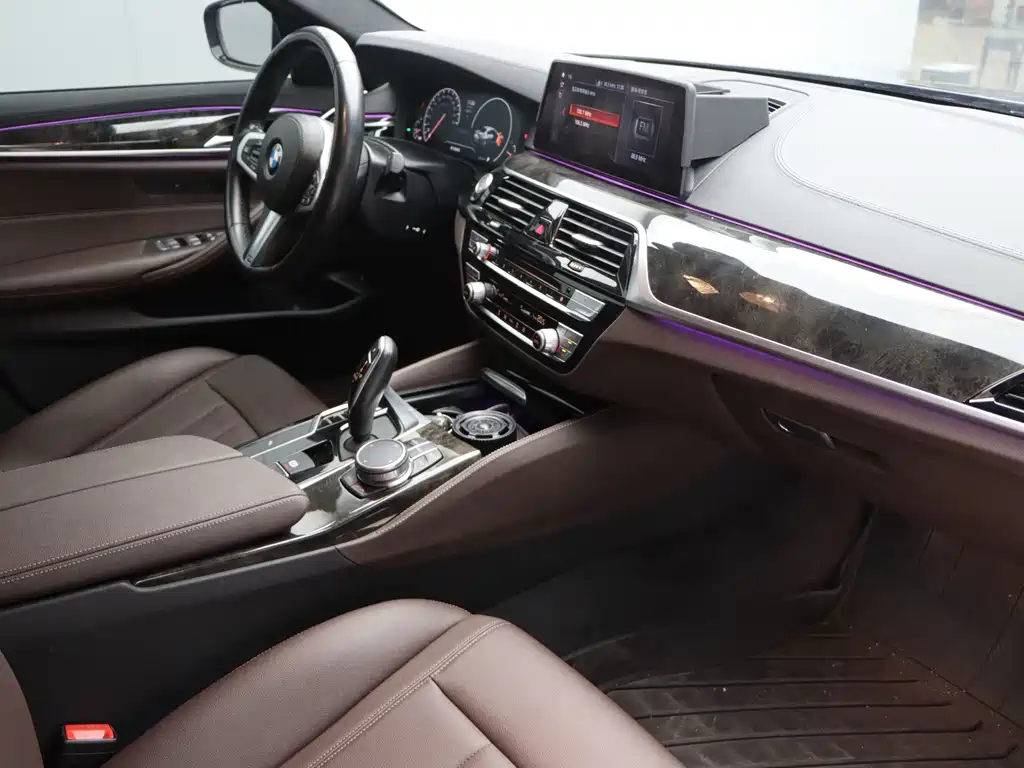 BMW 5 Series — фото 15