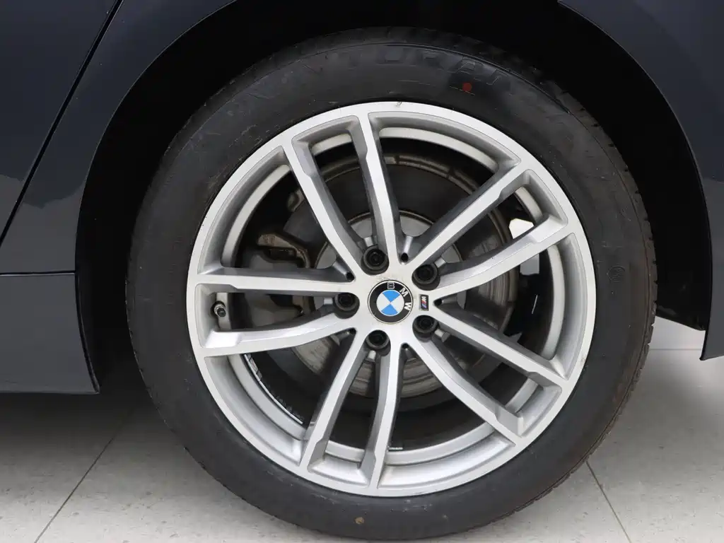 BMW 5 Series — фото 23