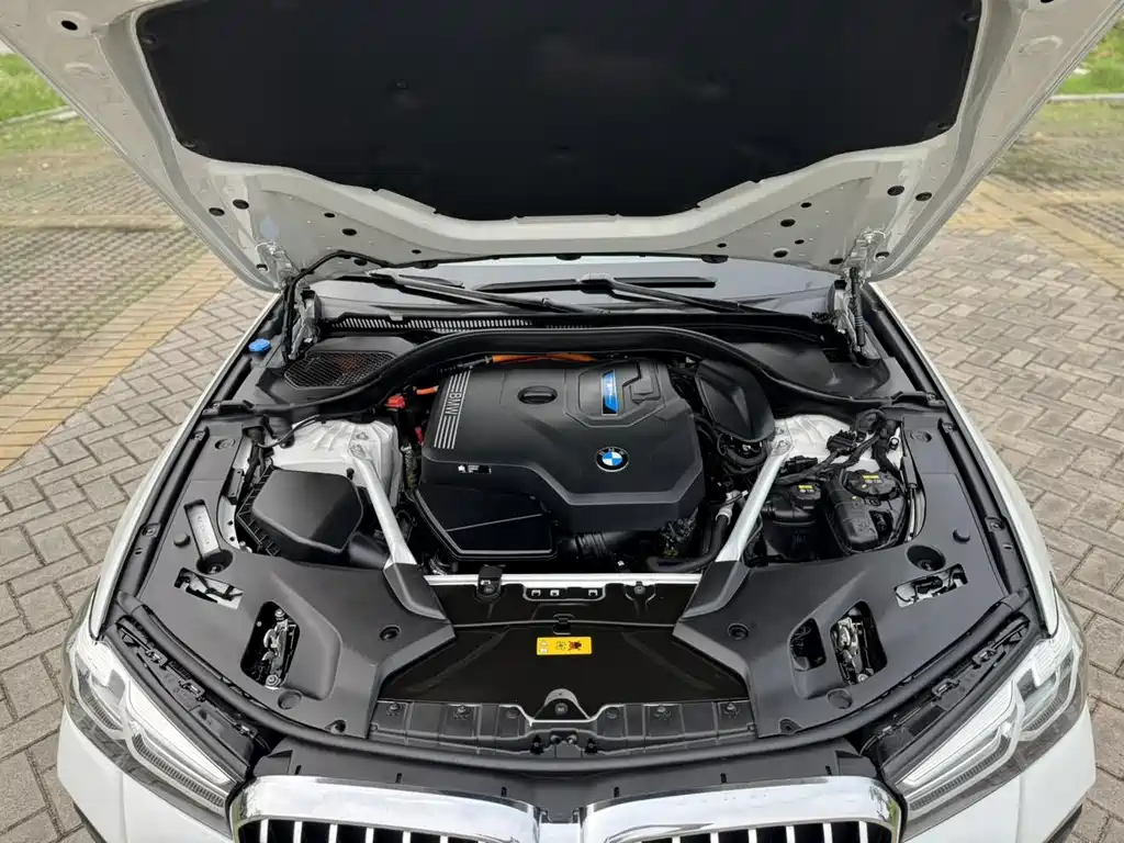 BMW 5 Series New Energy — фото 18