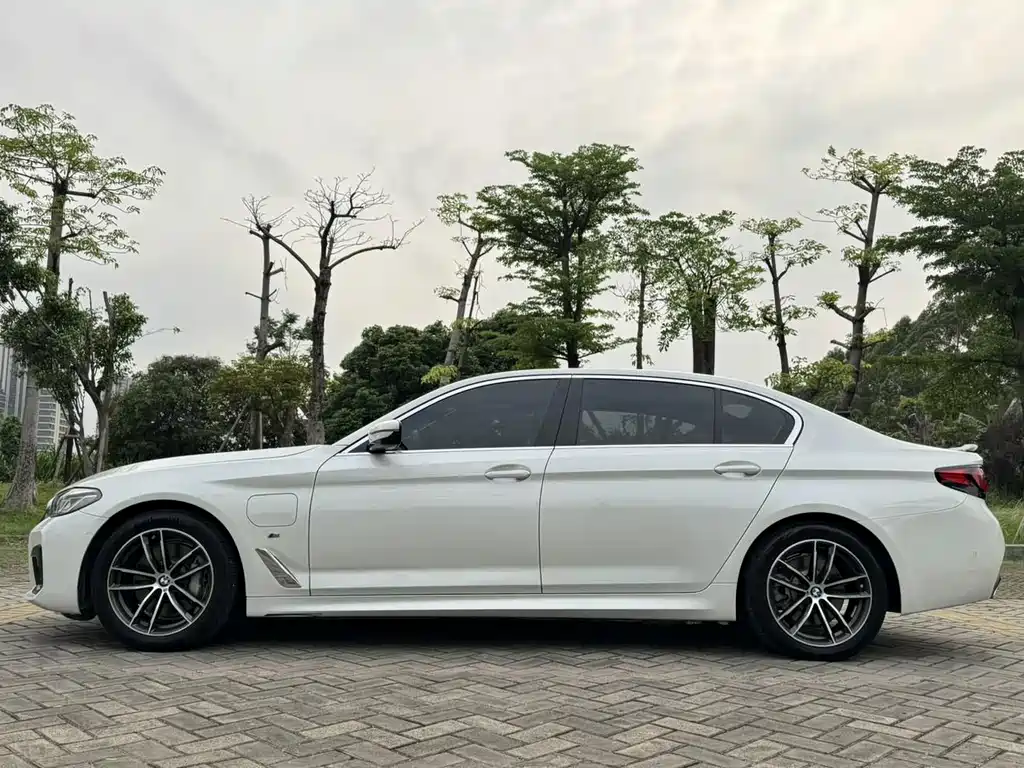 BMW 5 Series New Energy — фото 7