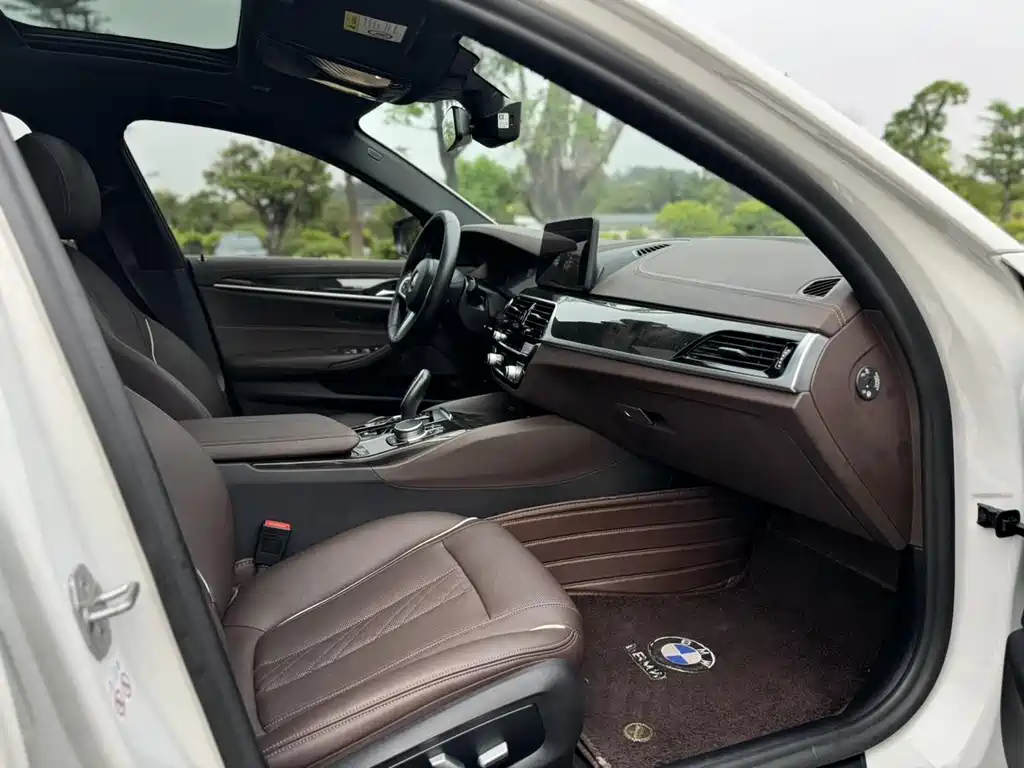 BMW 5 Series New Energy — фото 10