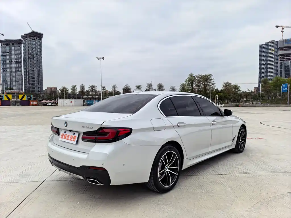 BMW 5 Series — фото 14