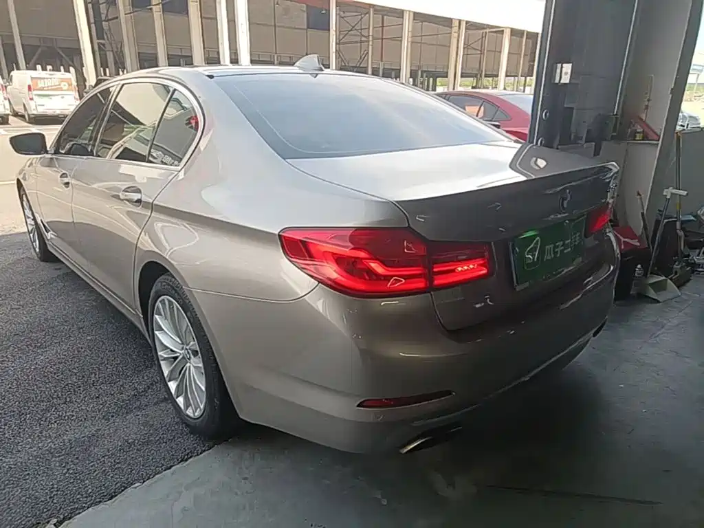 BMW 5 Series — фото 5