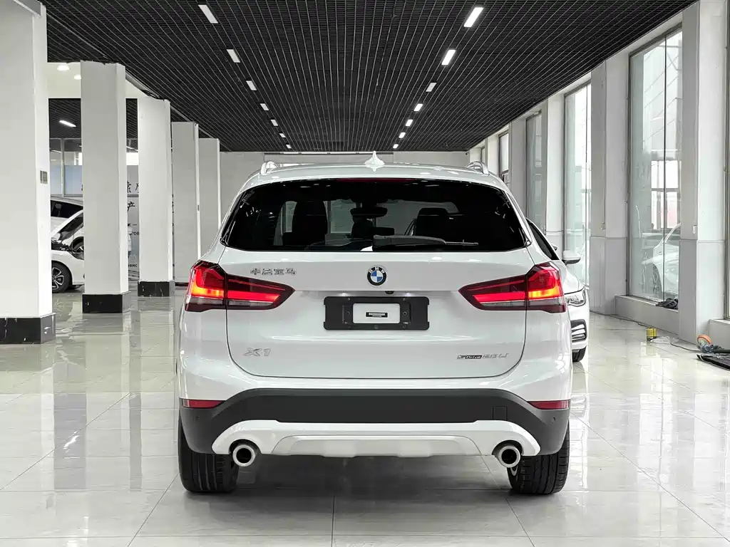 BMW X1 — фото 5