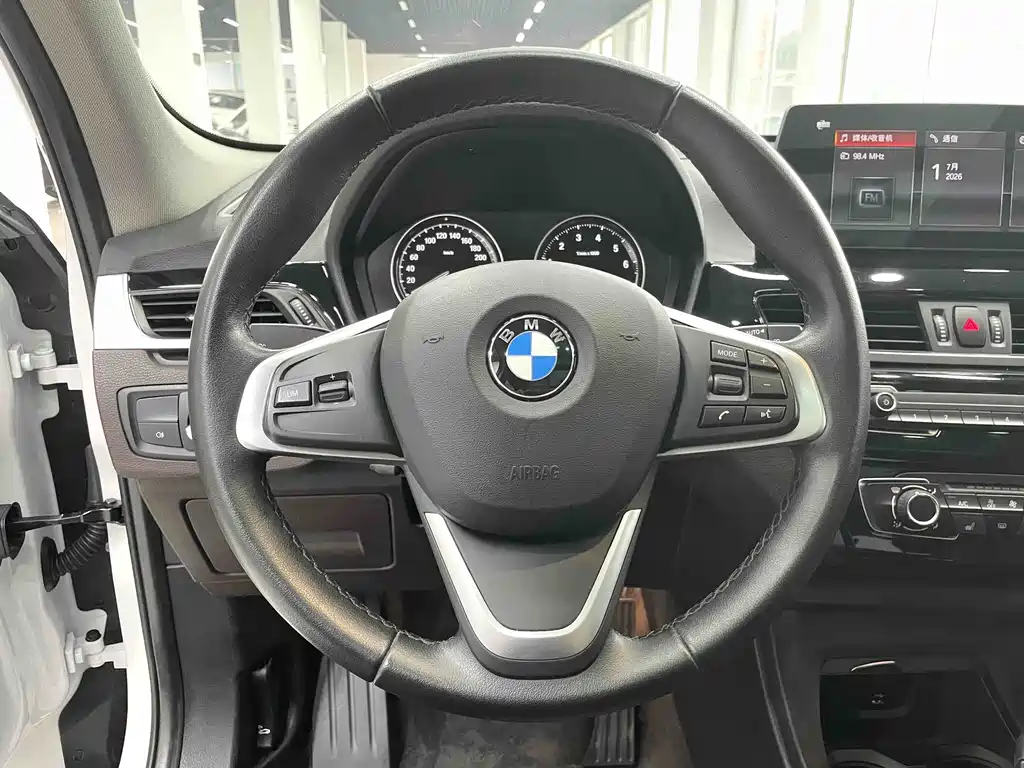 BMW X1 — фото 8
