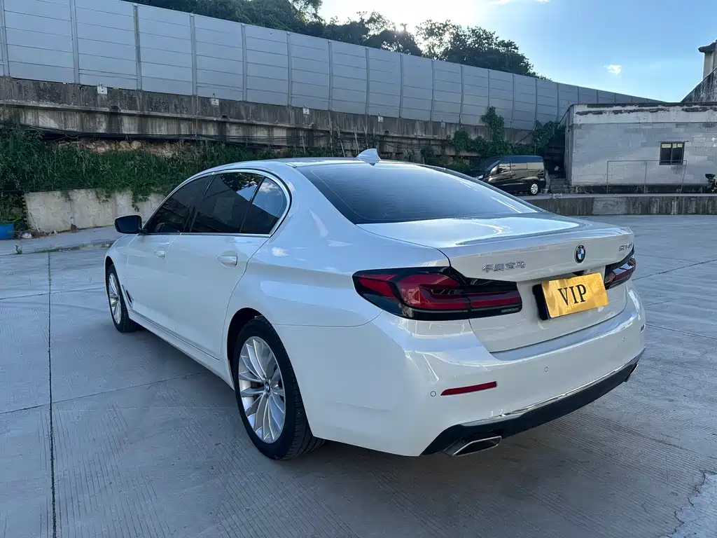 BMW 5 Series — фото 7