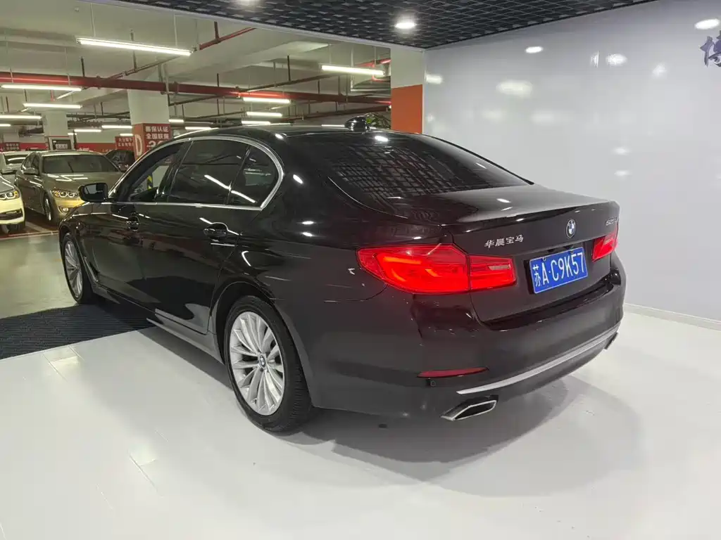 BMW 5 Series — фото 9