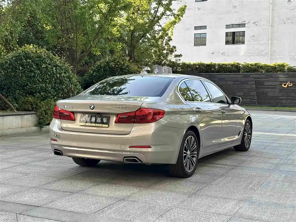 BMW 5 Series — фото 14