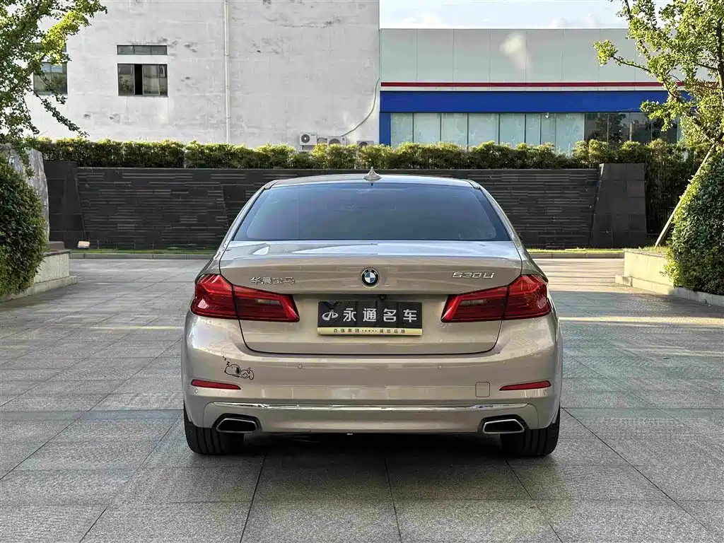 BMW 5 Series — фото 15