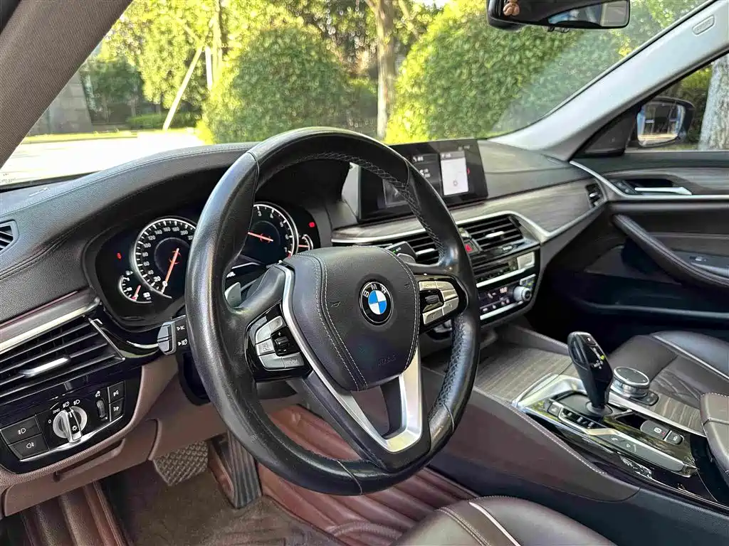 BMW 5 Series — фото 4