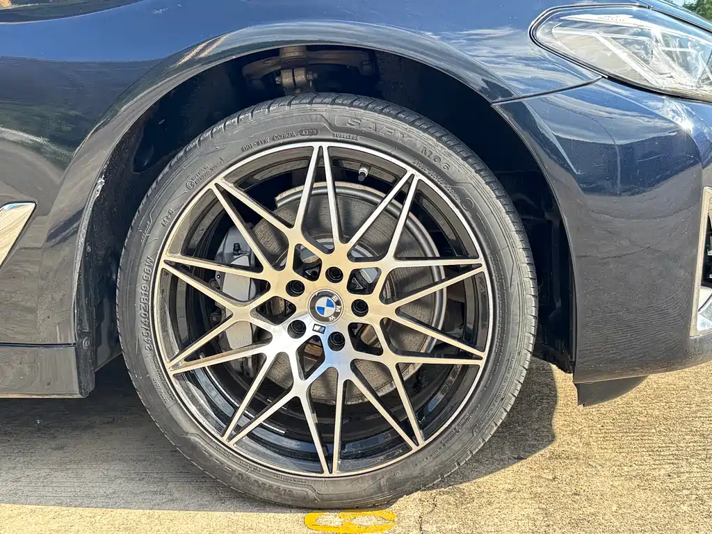 BMW 5 Series — фото 11