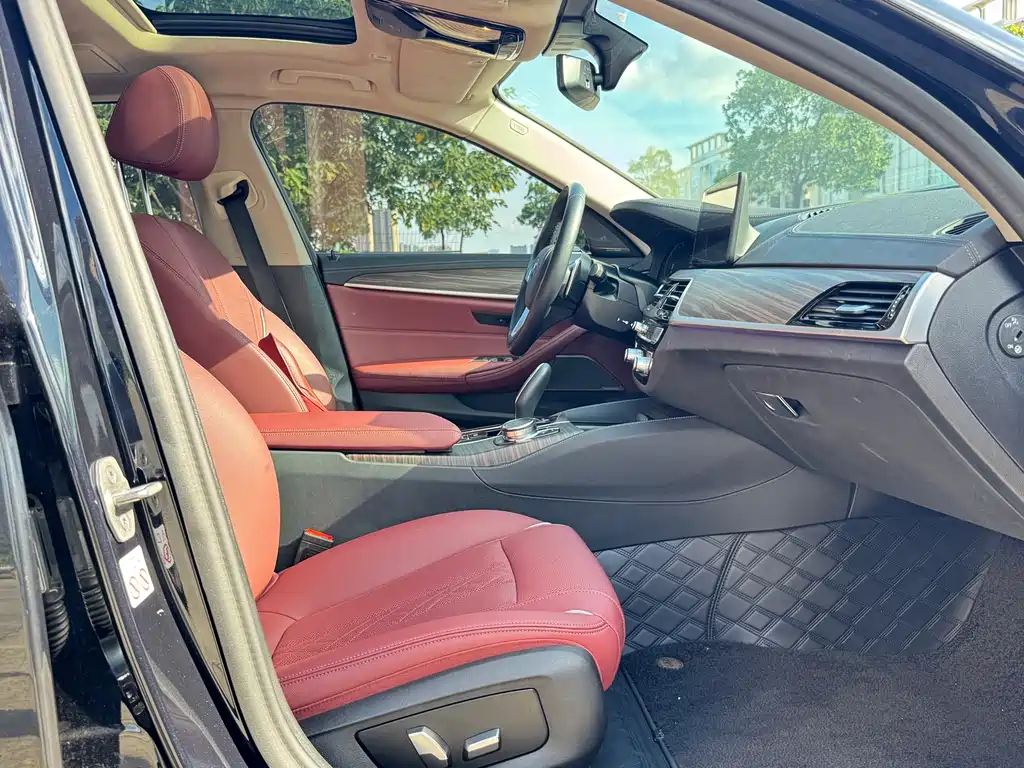 BMW 5 Series — фото 13