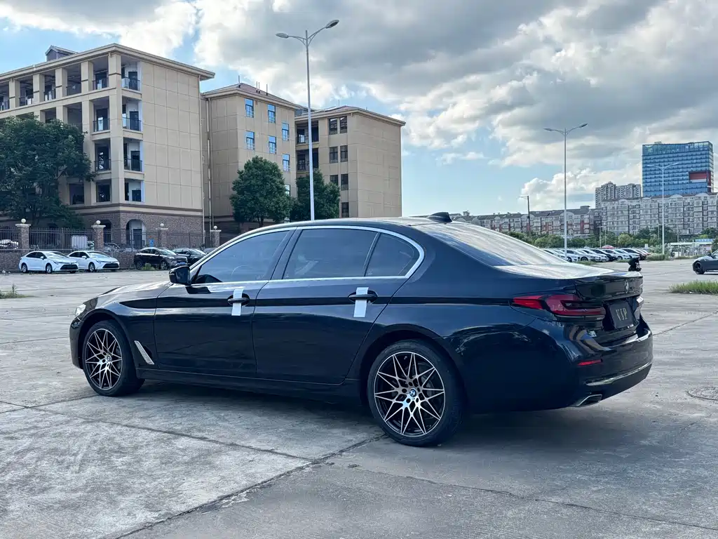 BMW 5 Series — фото 19