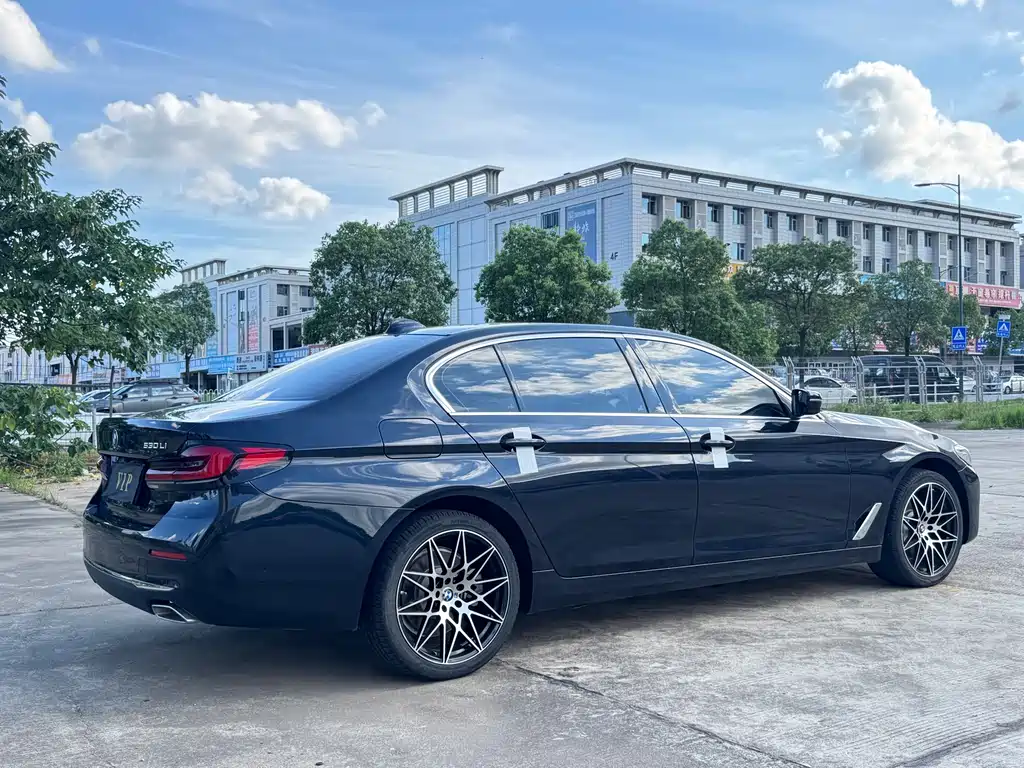 BMW 5 Series — фото 20