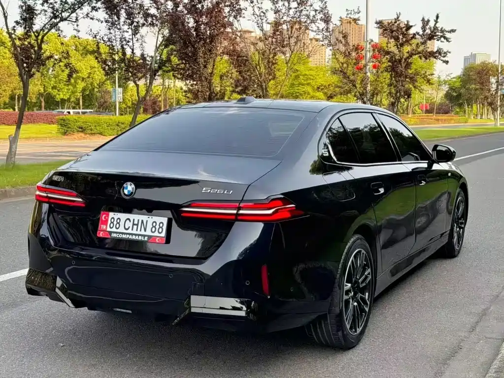 BMW 5 Series — фото 9