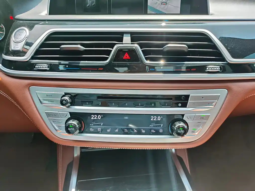 BMW 7 Series — фото 14