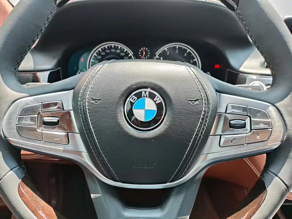 BMW 7 Series — фото 15