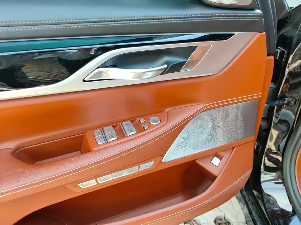 BMW 7 Series — фото 17