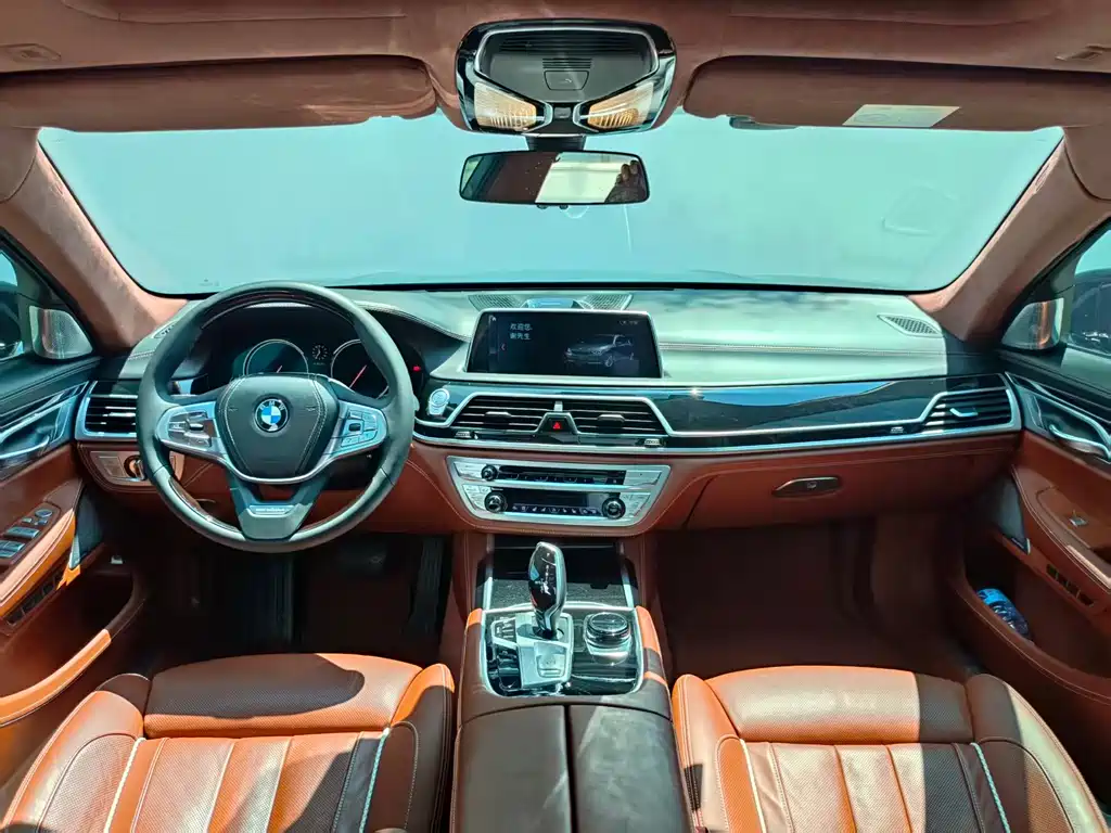 BMW 7 Series — фото 18