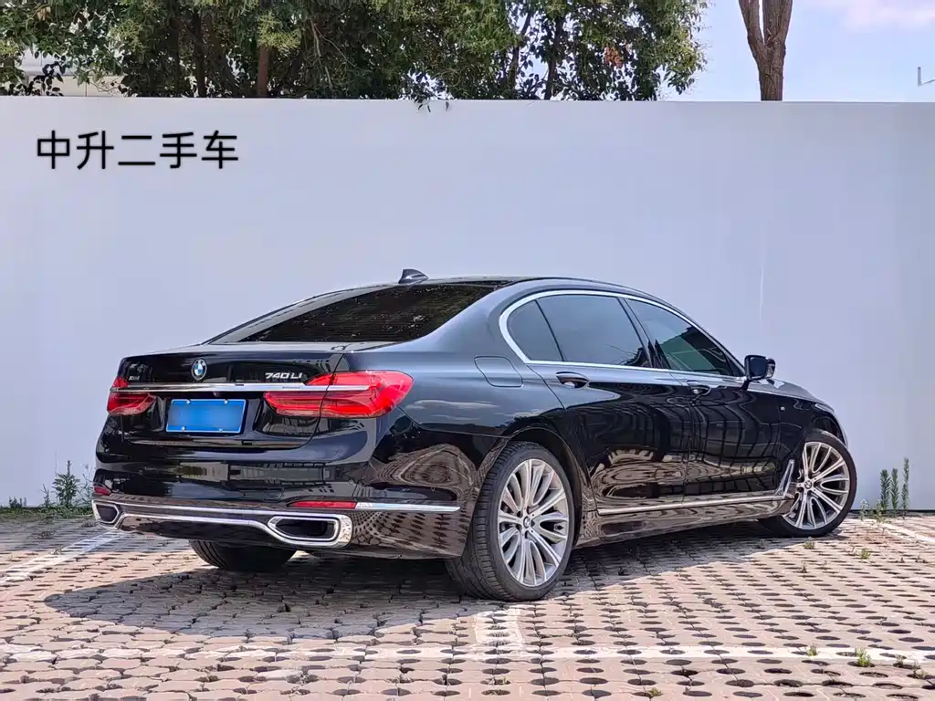BMW 7 Series — фото 24