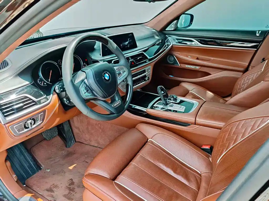 BMW 7 Series — фото 7