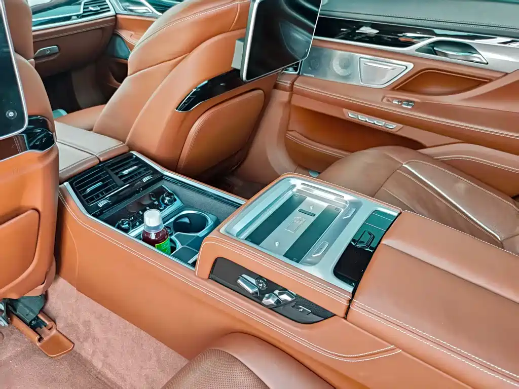 BMW 7 Series — фото 10