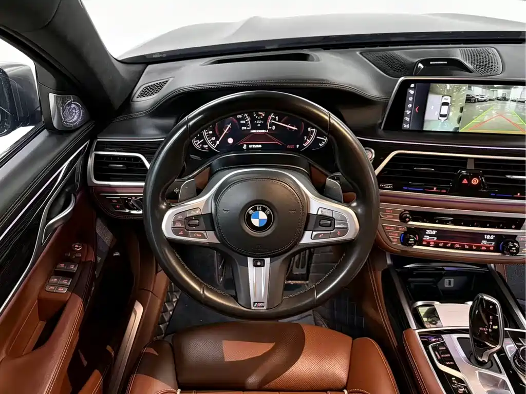 BMW 7 Series — фото 9