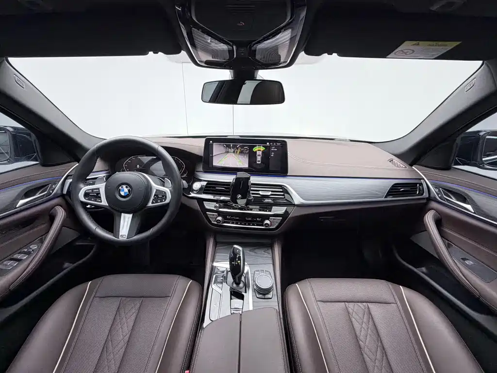 BMW 5 Series — фото 11