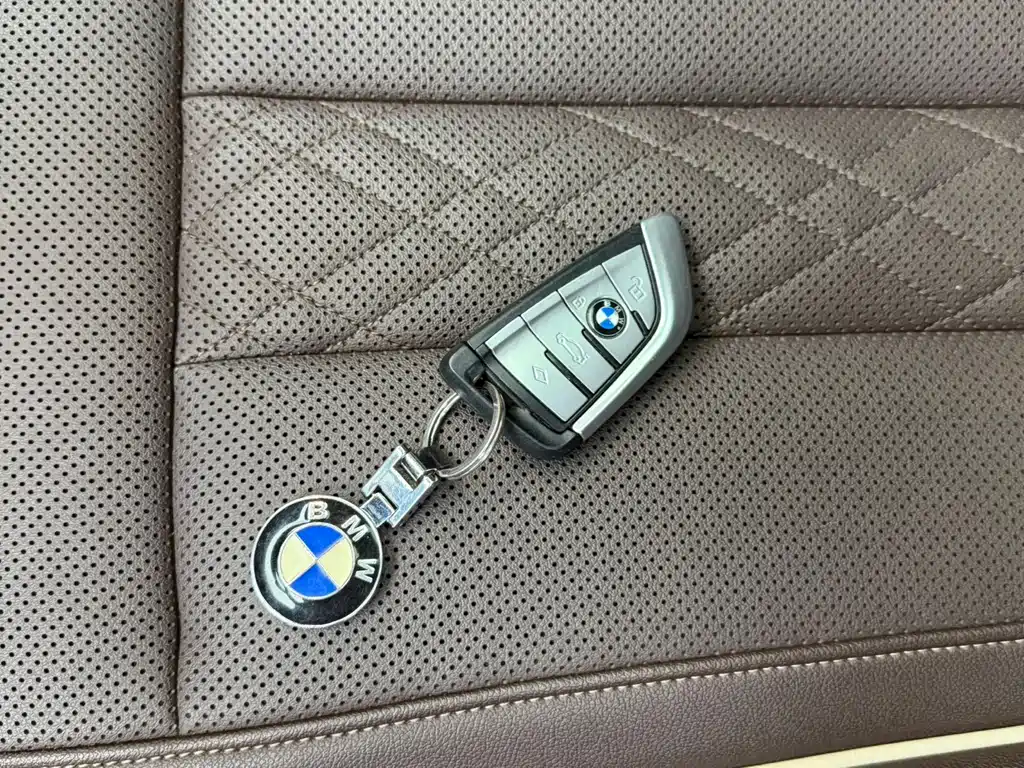 BMW 5 Series — фото 13