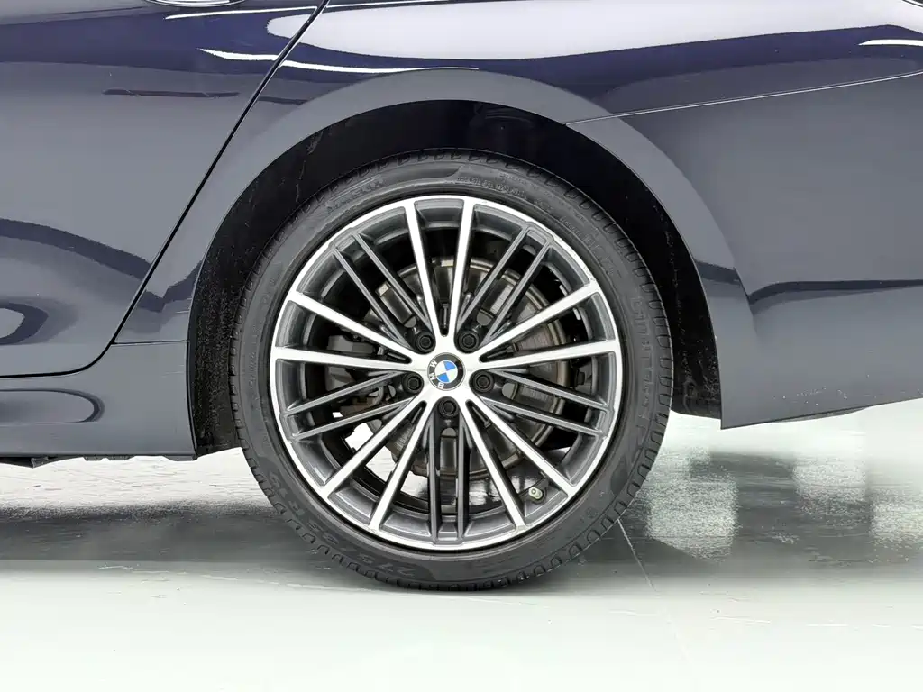 BMW 5 Series — фото 19