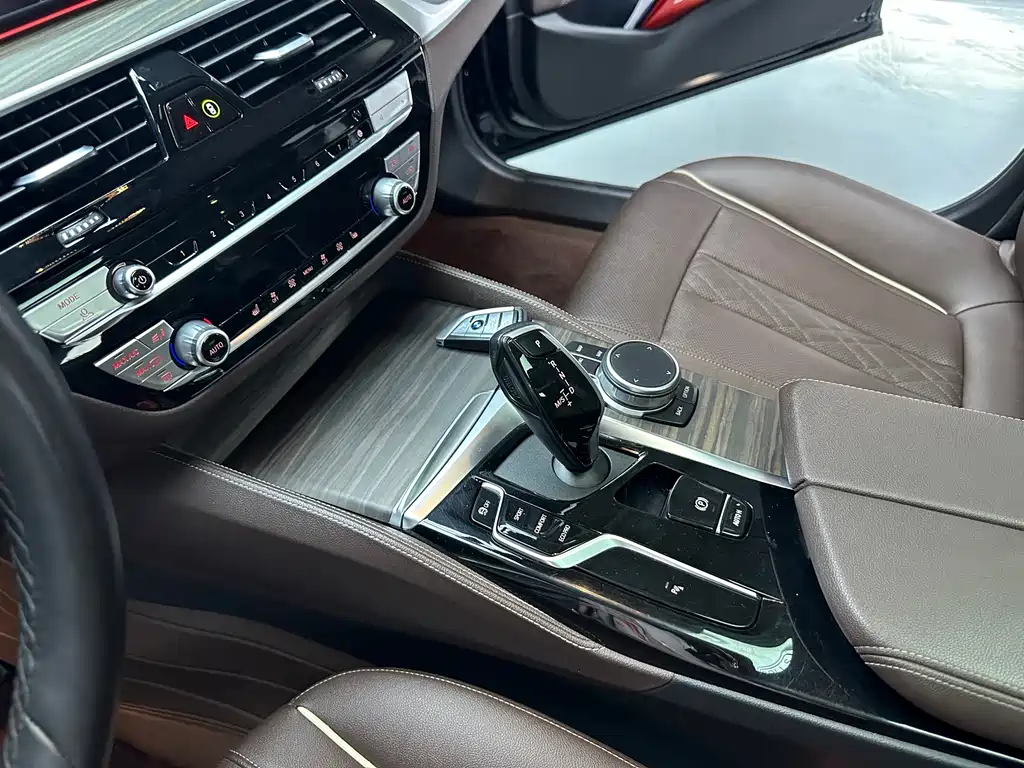BMW 5 Series — фото 6