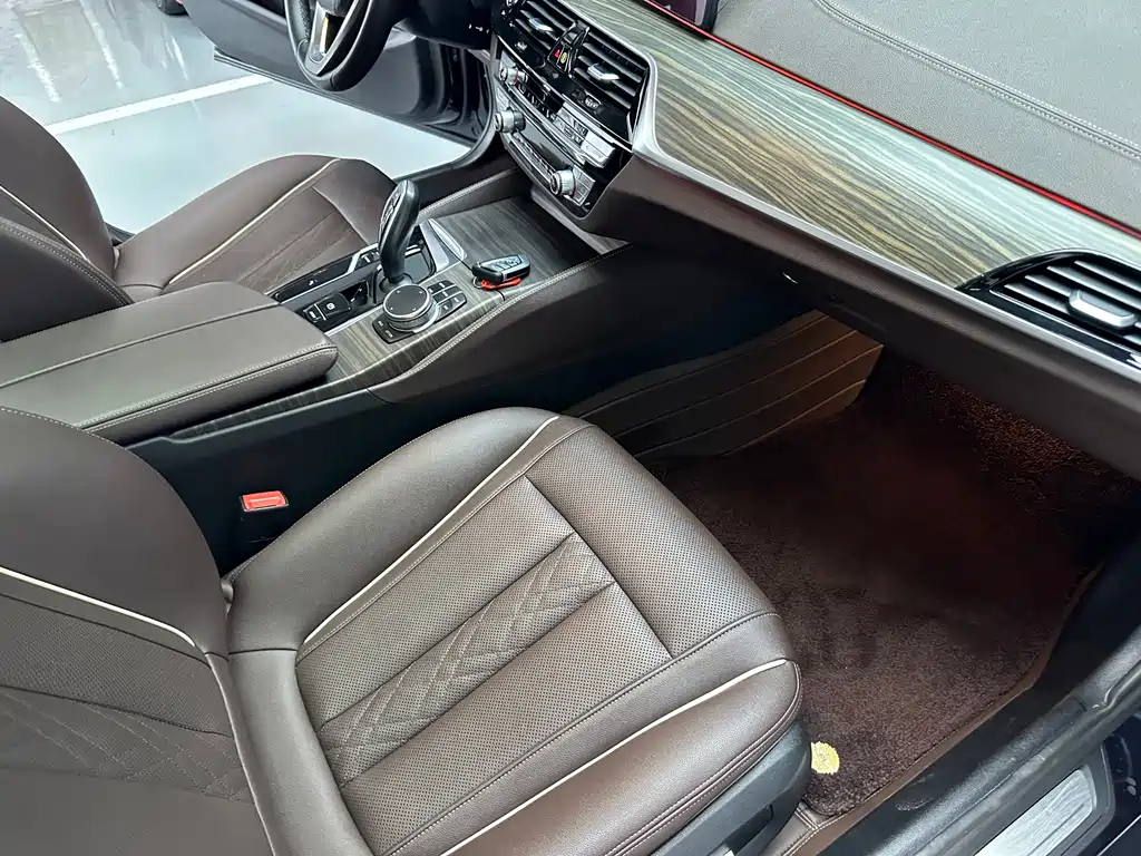 BMW 5 Series — фото 10