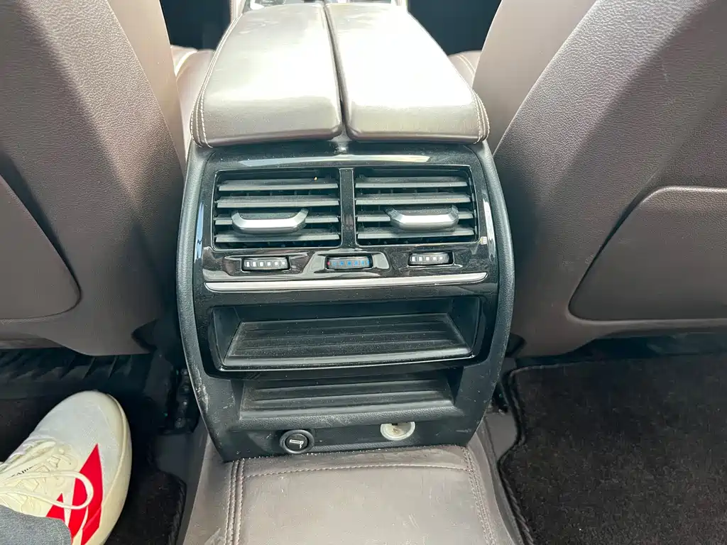 BMW 5 Series — фото 13