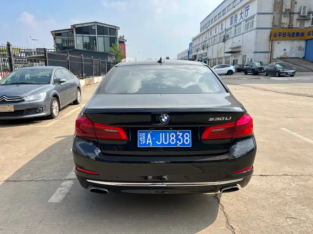 BMW 5 Series — фото 17