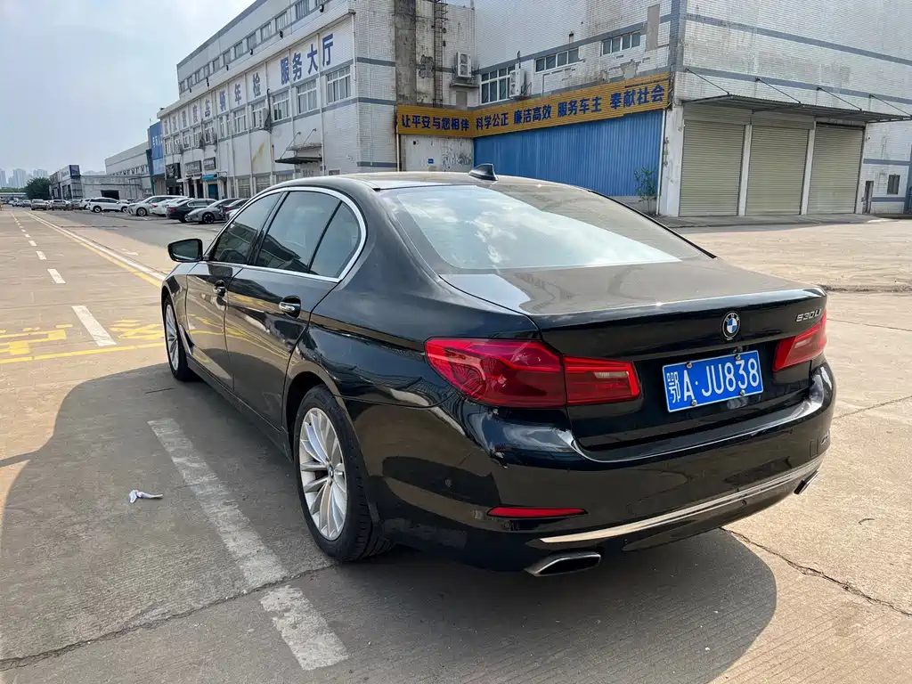 BMW 5 Series — фото 18