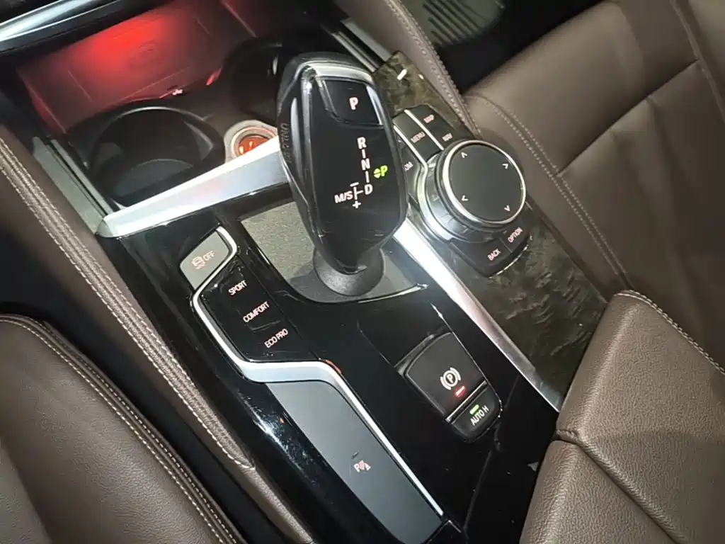 BMW 5 Series — фото 14