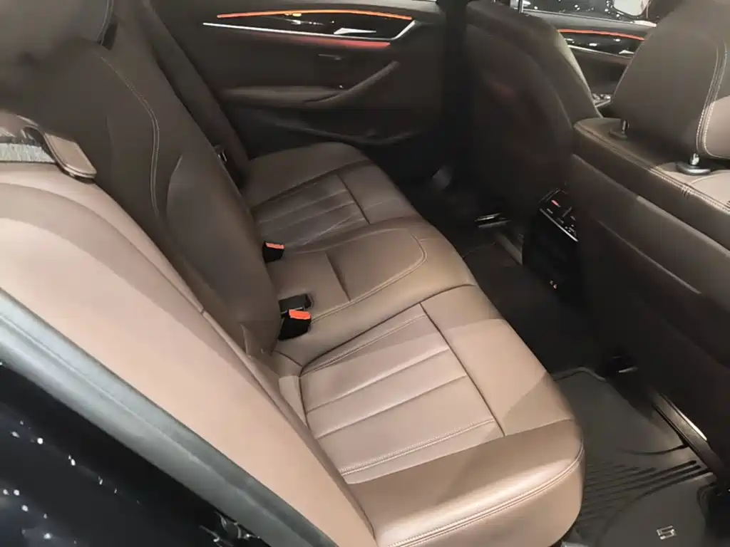 BMW 5 Series — фото 17