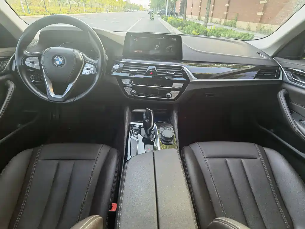 BMW 5 Series — фото 4