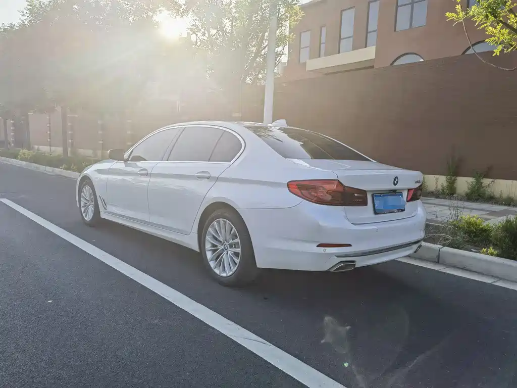 BMW 5 Series — фото 9