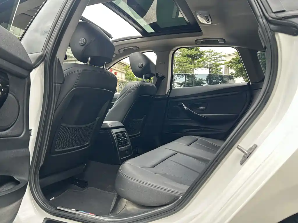 BMW 3 Series GT — фото 10