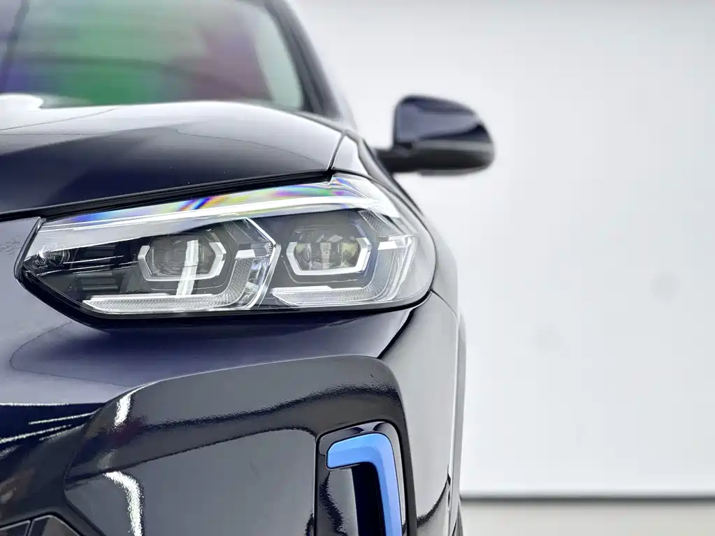 BMW iX3 — фото 9