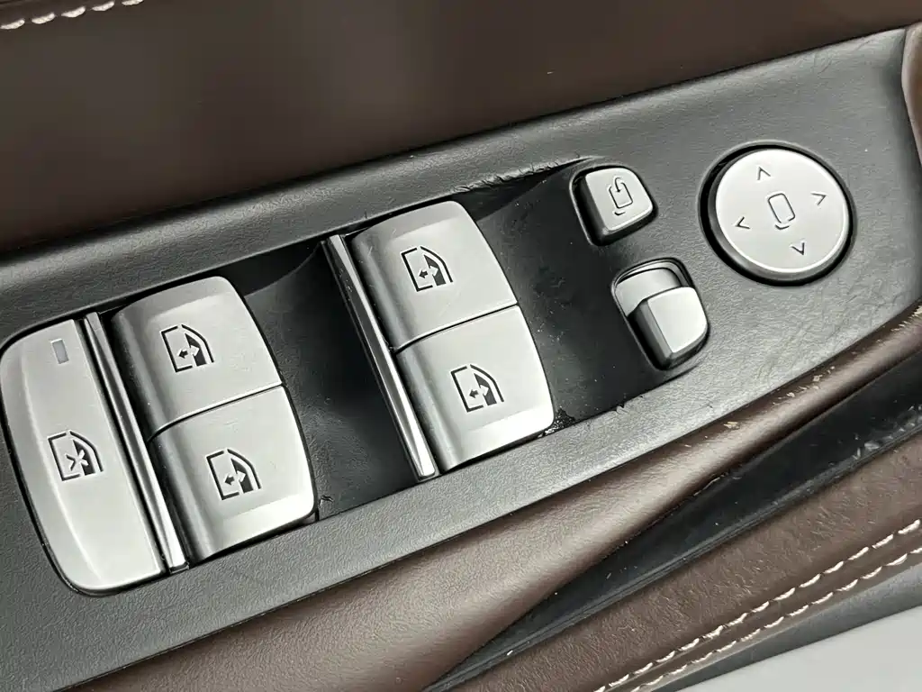 BMW 5 Series — фото 9