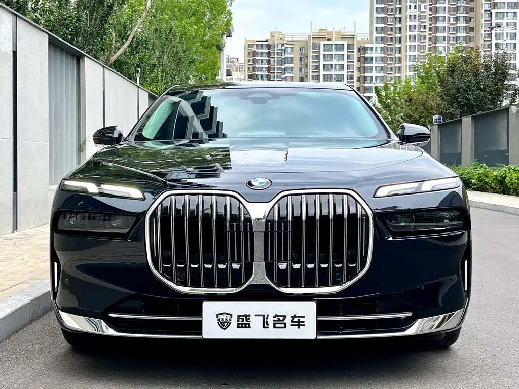 BMW 7 Series — фото 2