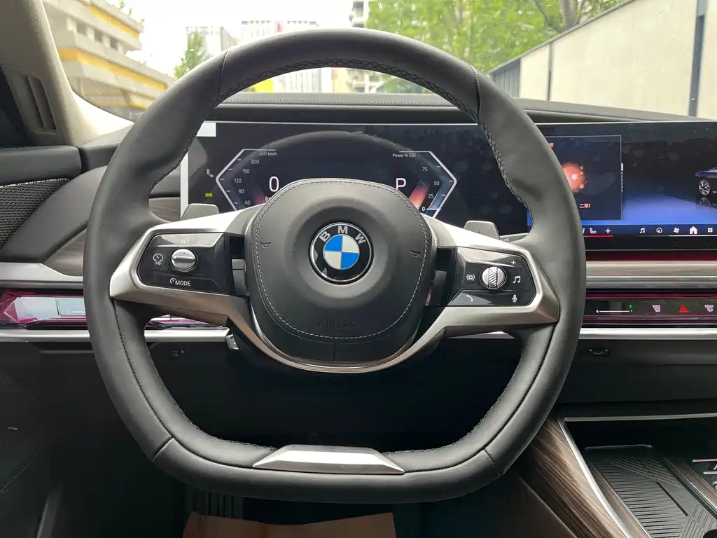 BMW 7 Series — фото 14